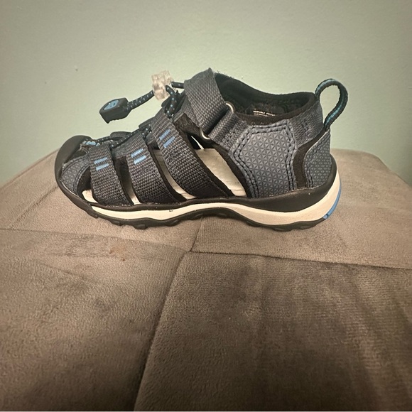 Keen Newport H2 Closed Toe
Waterproof Hiking Sandals Shoes
1022903 Size - Picture 8 of 11